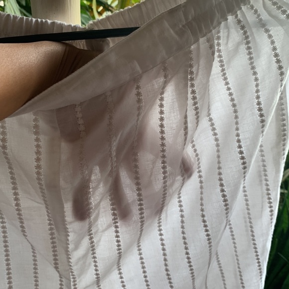 BEAUUUUUUTIFUL WHITE KURTA SET: self-design fabric with delicate cutouts. Size L - Picture 6 of 6